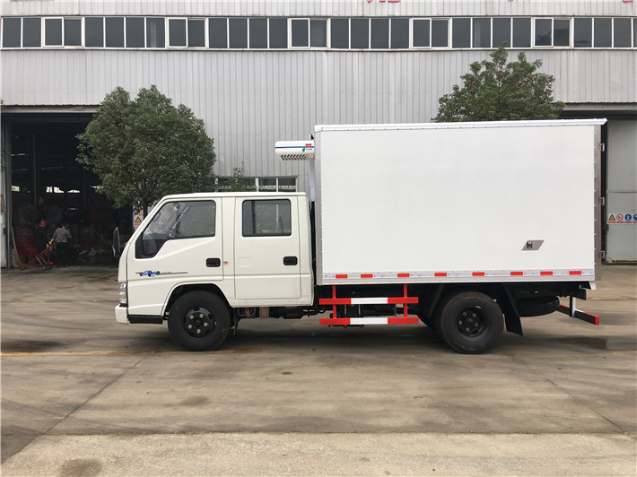 江鈴順達(dá)雙排(3.4米)冷藏車(chē)
