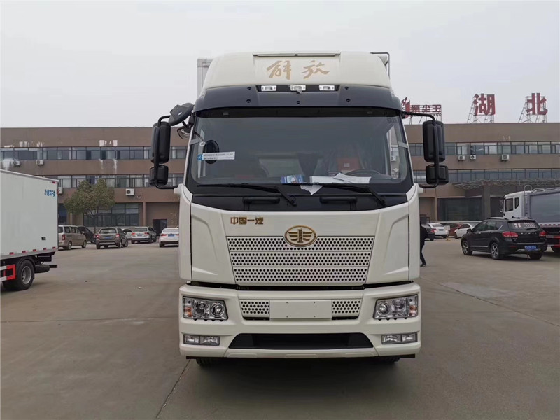 （國六）解放J6L高頂雙臥6米8冷藏車