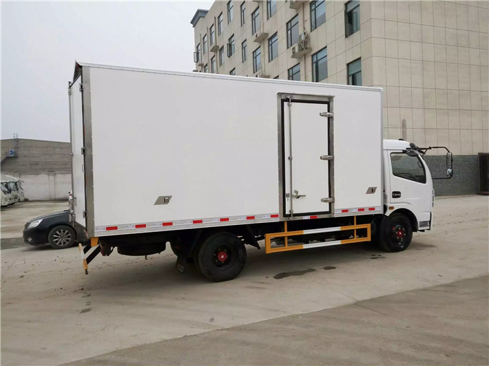東風多利卡（5.2米）冷藏車