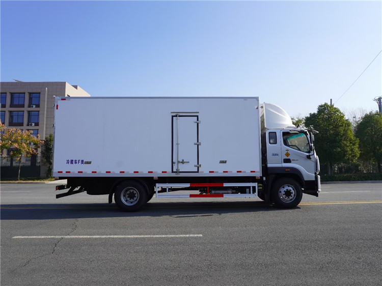 （國六）福田歐馬可6米8冷藏車