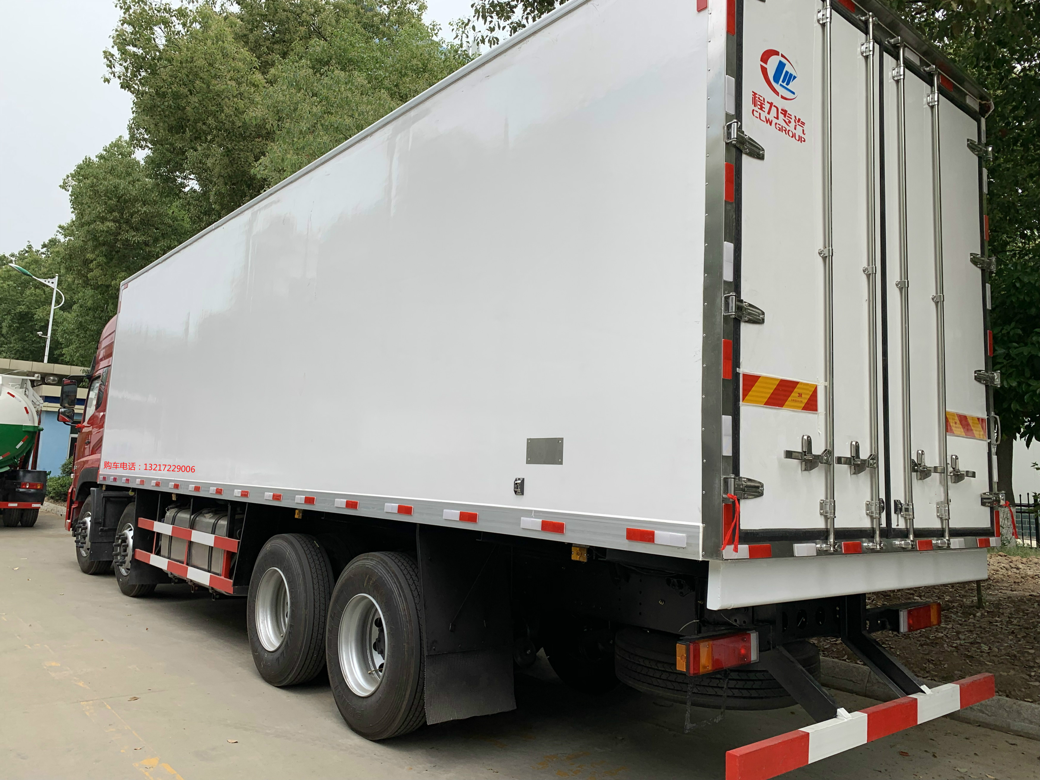 東風天龍前四后八9.6米冷藏車