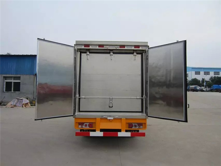 東風(fēng)多利卡醫(yī)療廢物轉(zhuǎn)運車