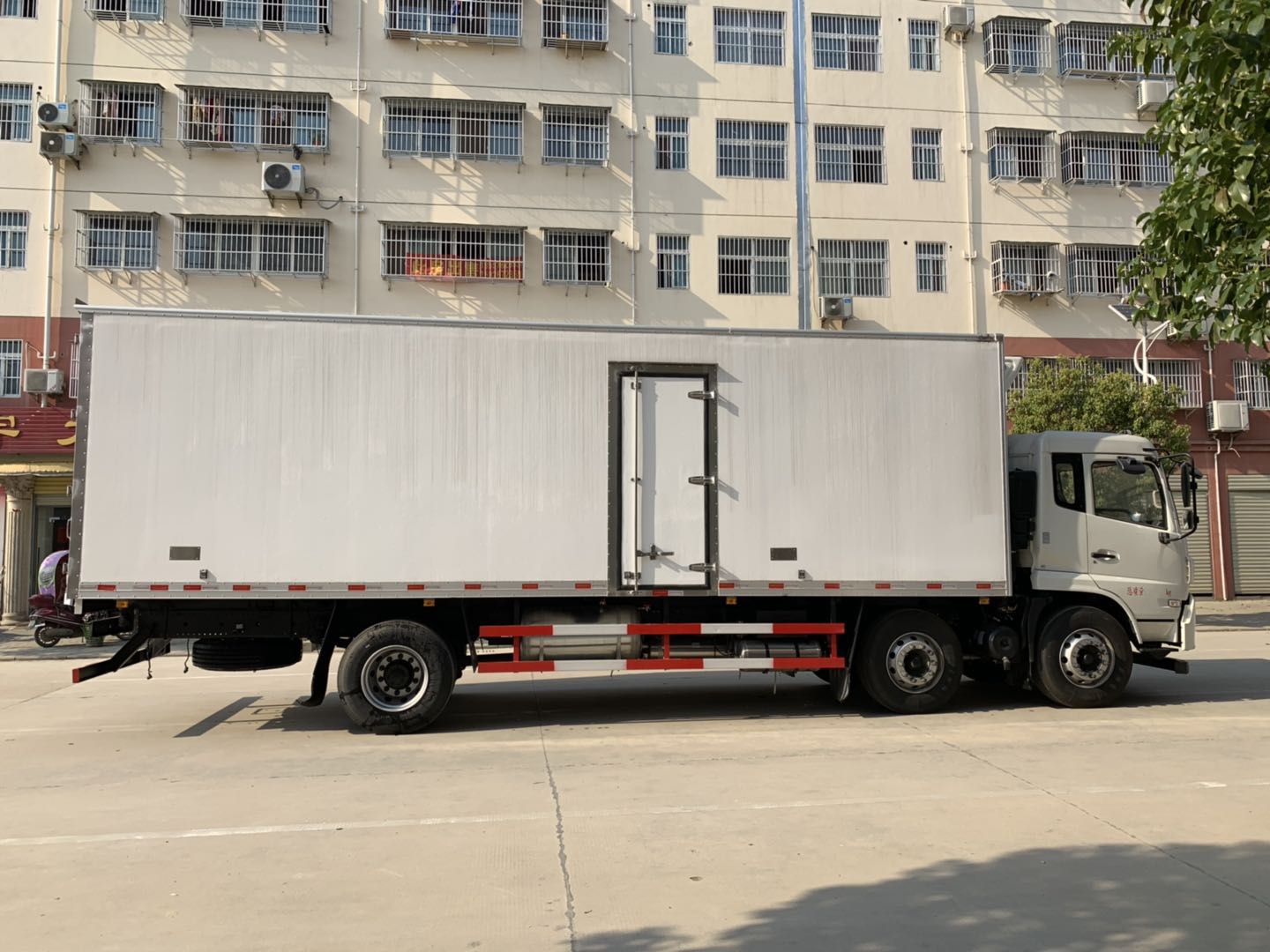 東風天錦（8.6米）冷藏車