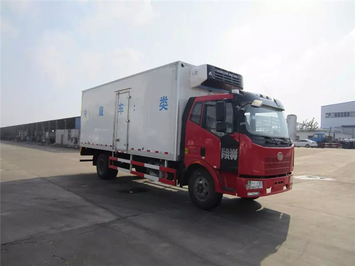 （國(guó)六）解放J6L 6米8冷藏車(chē)