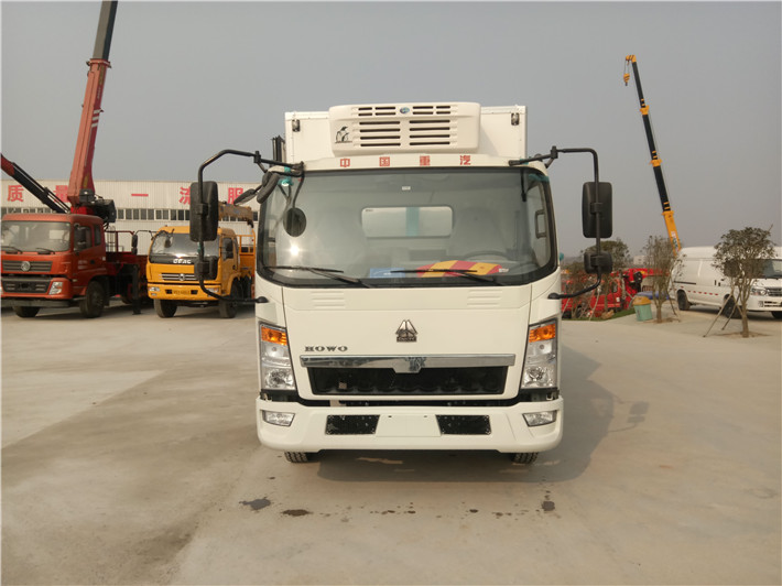 重汽豪沃（4.2米）藍牌冷藏車