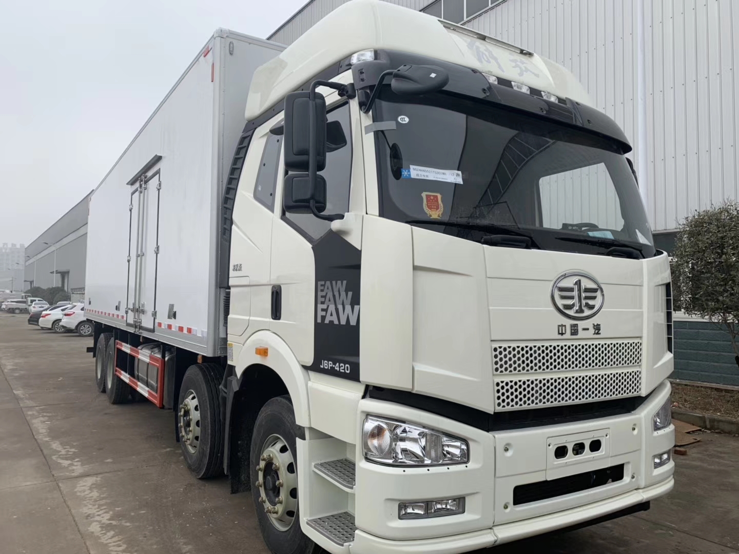 解放J6P前四后八9.6米冷藏車