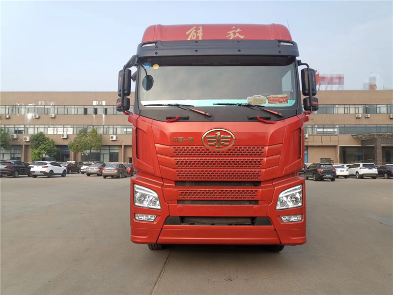 解放JH6前四后八9.6米冷藏車