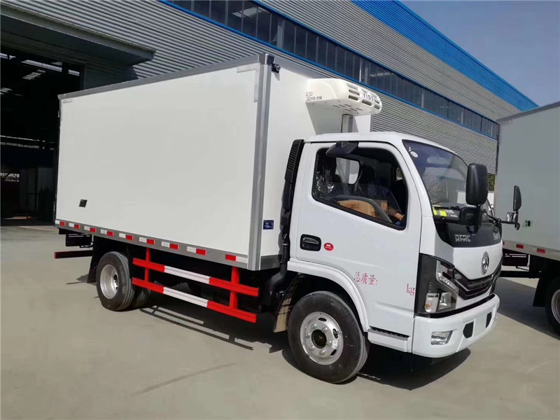 東風多利卡4.2米冷藏車