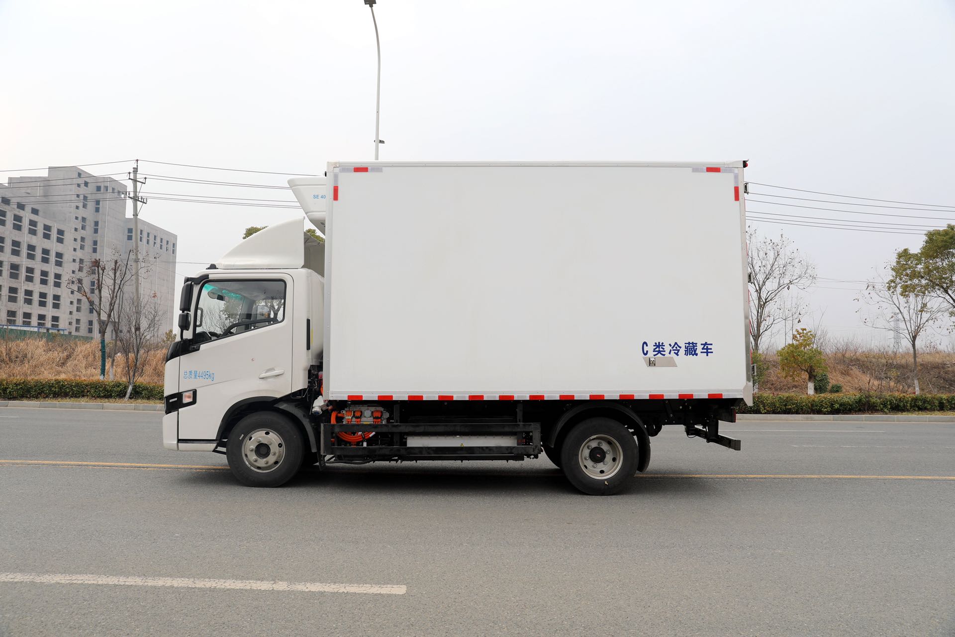 吉利純電動新能源4.2米冷藏車